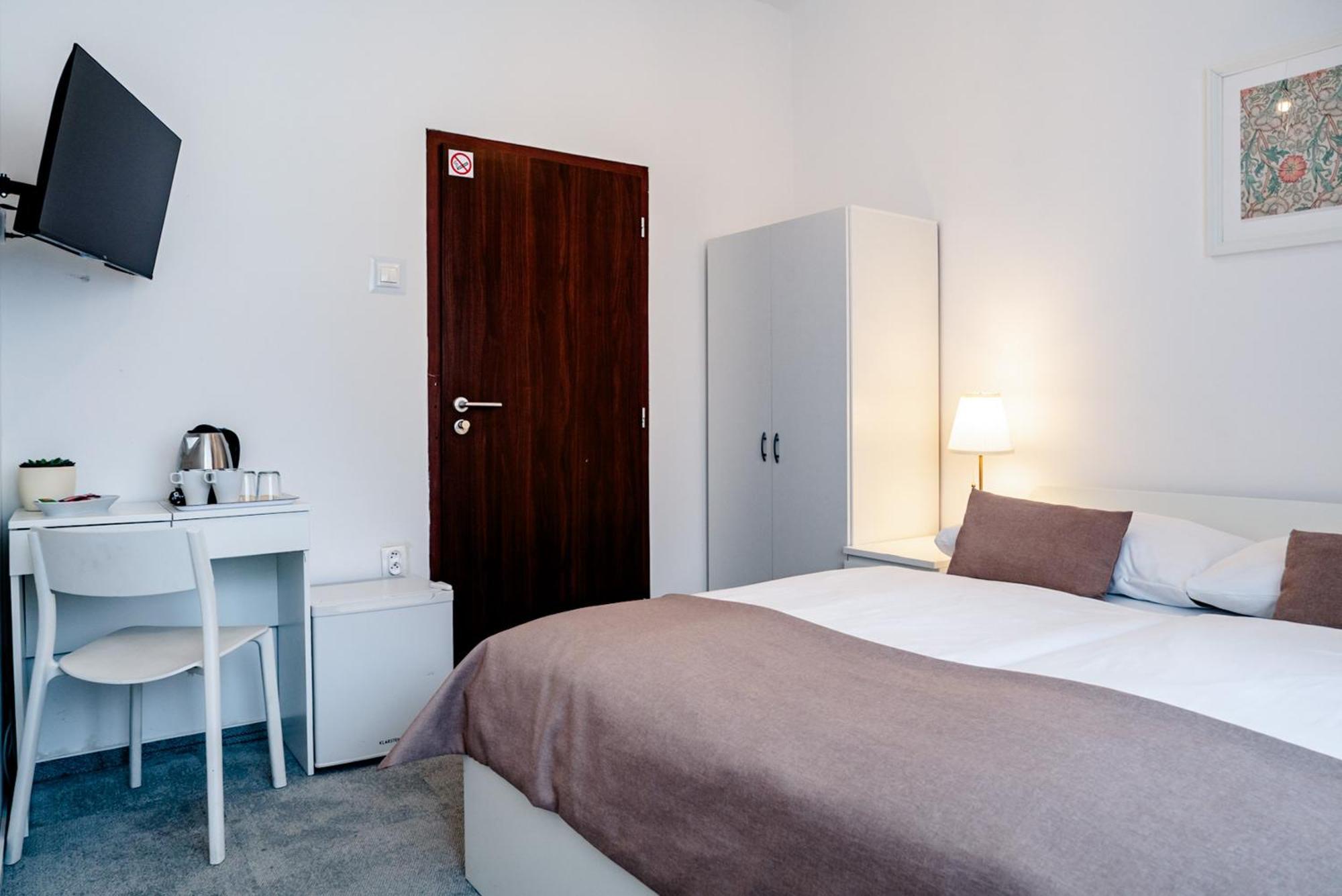 Budget Double Room,1731463684:JPEG